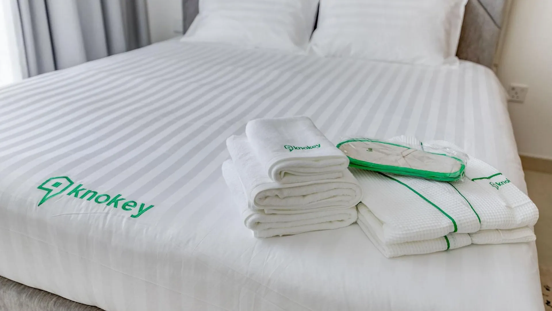 Knokey Dubai Creek Beach With Lagoon Pool Access United Arab Emirates